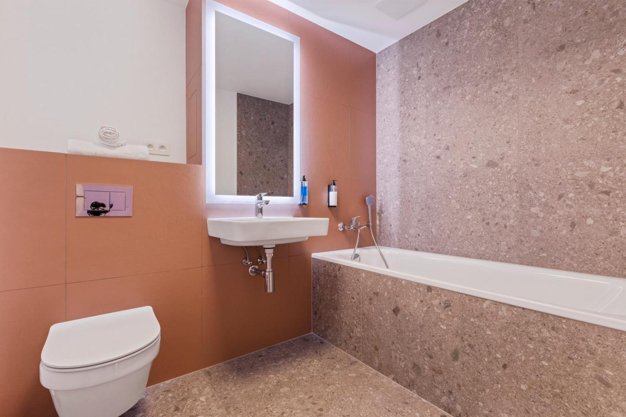 Lam Lavender - Free Parking Apartment Братислава Екстериор снимка